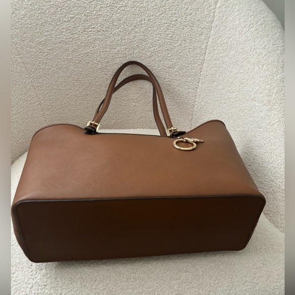 Michael Kors Tote Bag - Picture 3 of 8